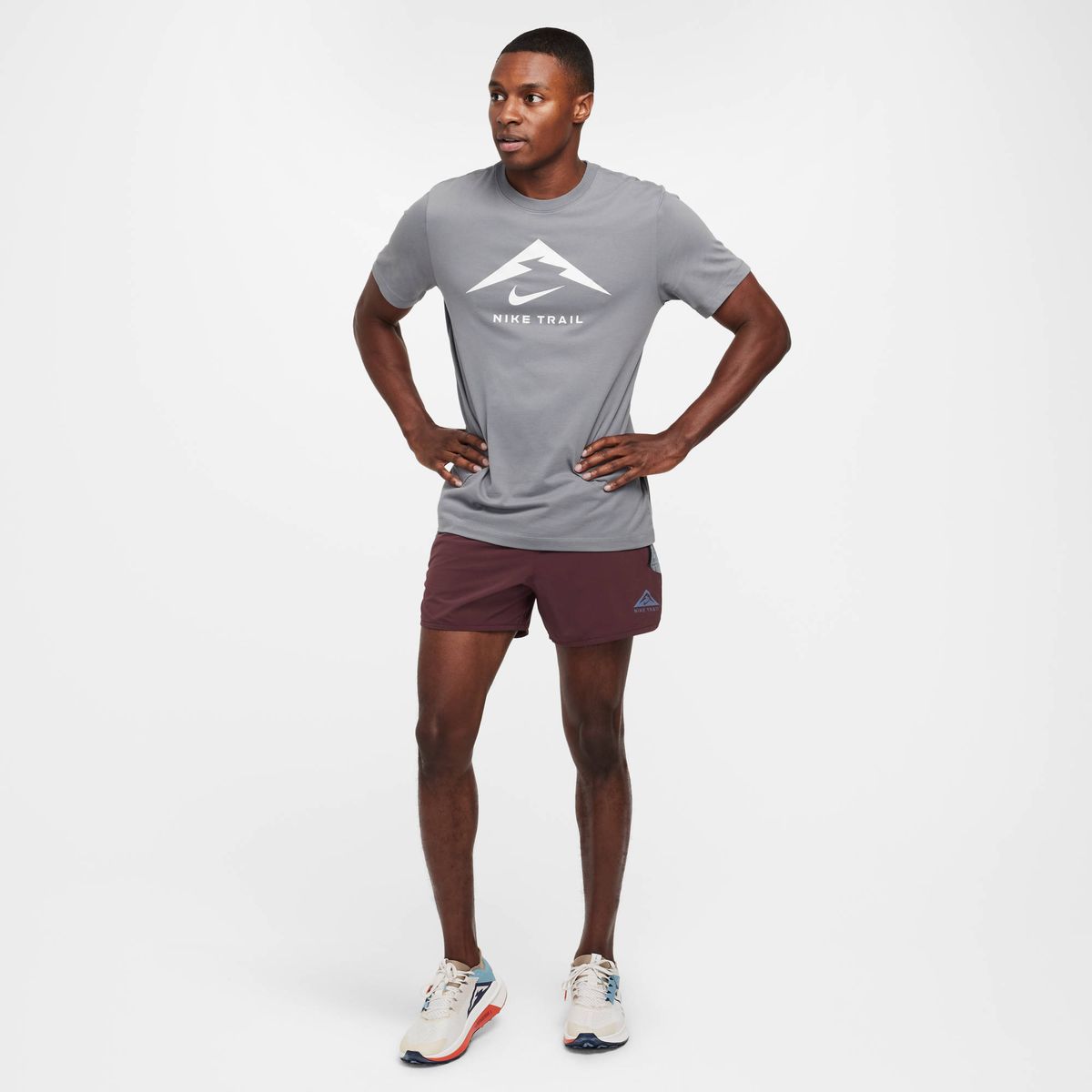 Nike M Nk Df Tee Trail Logo - smoke grey