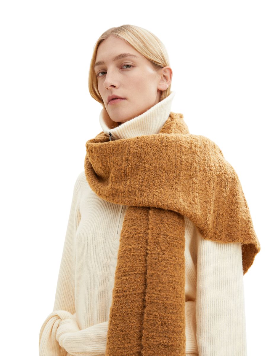 Schal aus strukturiertem Boucle