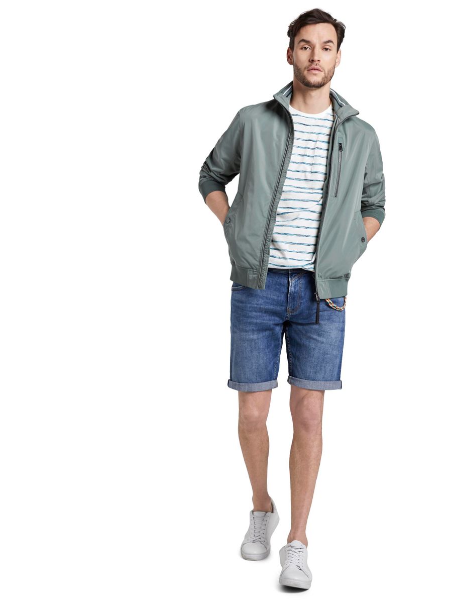 Gestreiftes T-Shirt mit Brusttasche