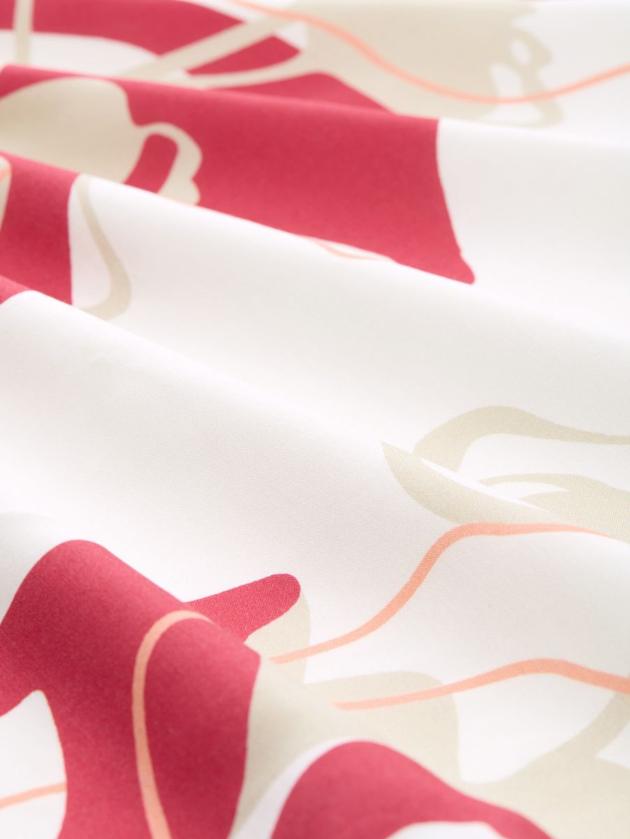T-Shirt im Material-Mix