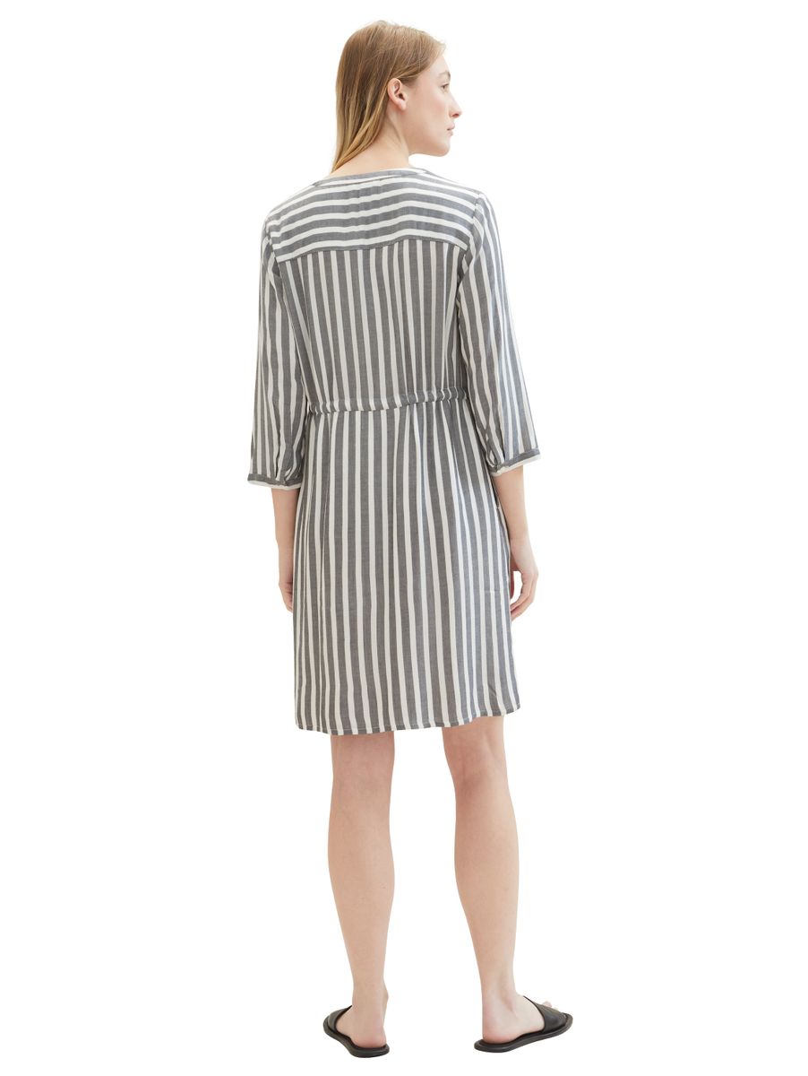 Gestreiftes Kleid