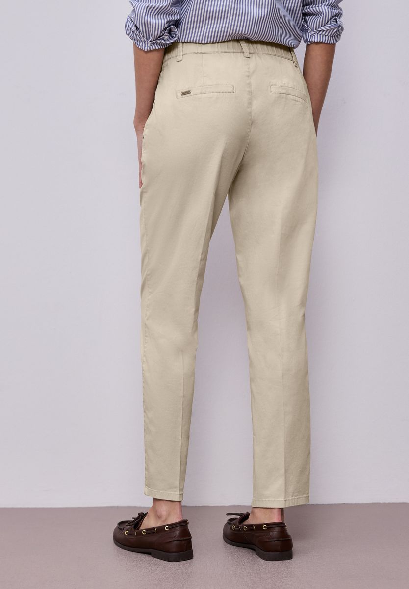 Chino im Casual Fit in softer Qualität