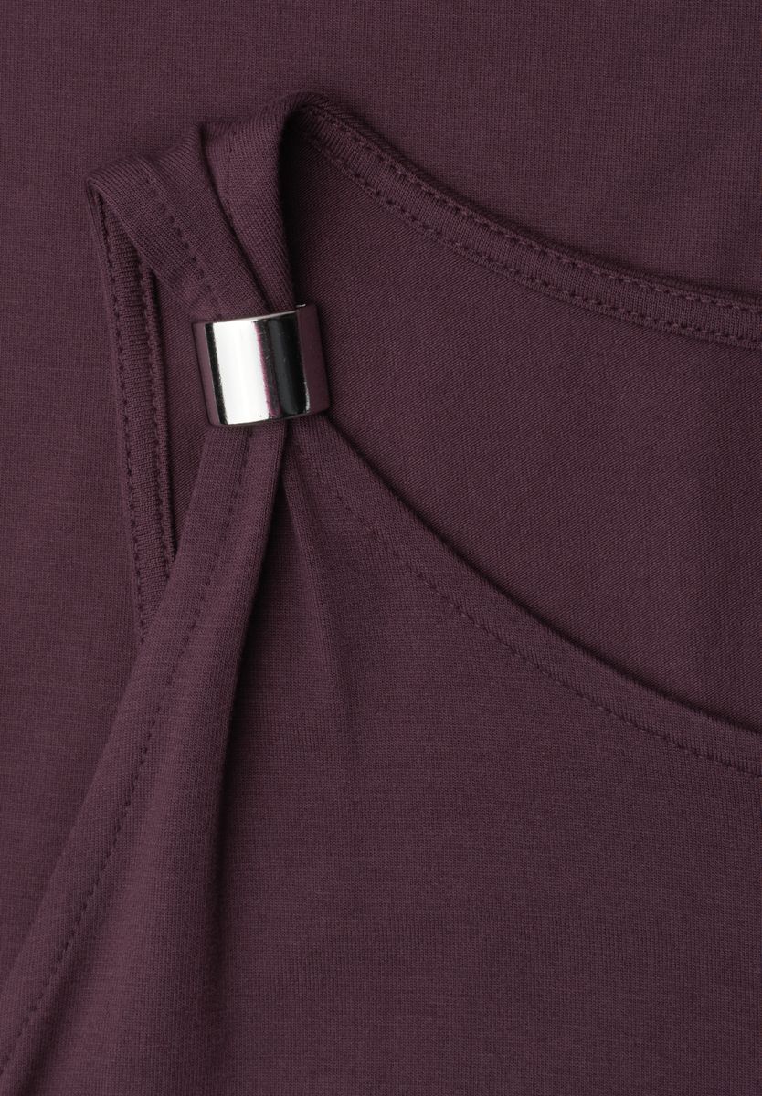 Knielanges Kleid mit Schnallendetail