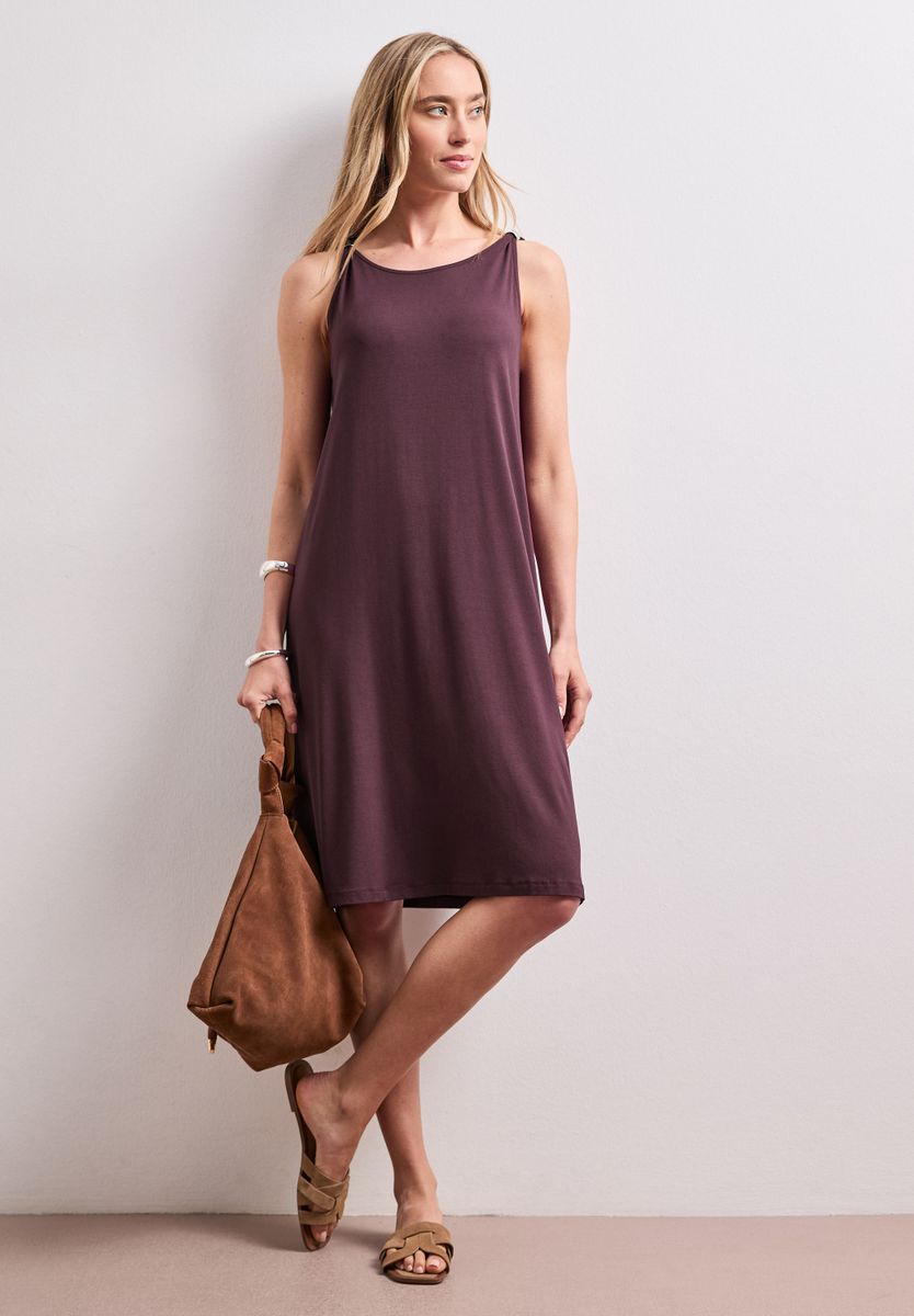 Knielanges Kleid mit Schnallendetail