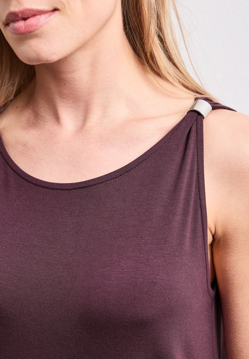 Knielanges Kleid mit Schnallendetail