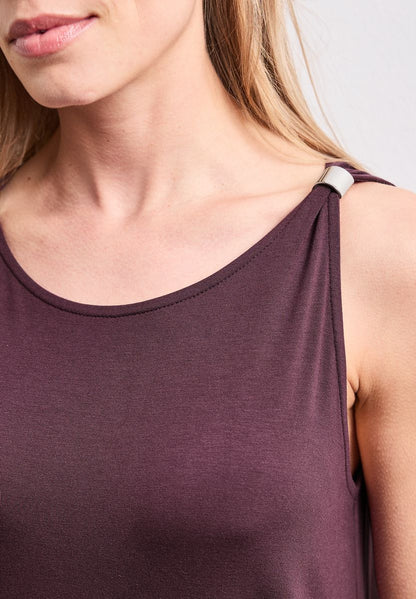 Knielanges Kleid mit Schnallendetail