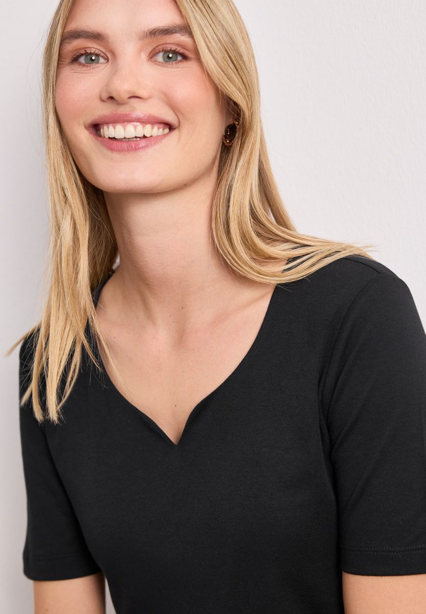 Basic T-Shirt mit Herzausschnitt