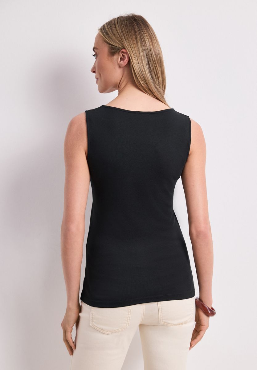 Basic Top mit Herzausschnitt