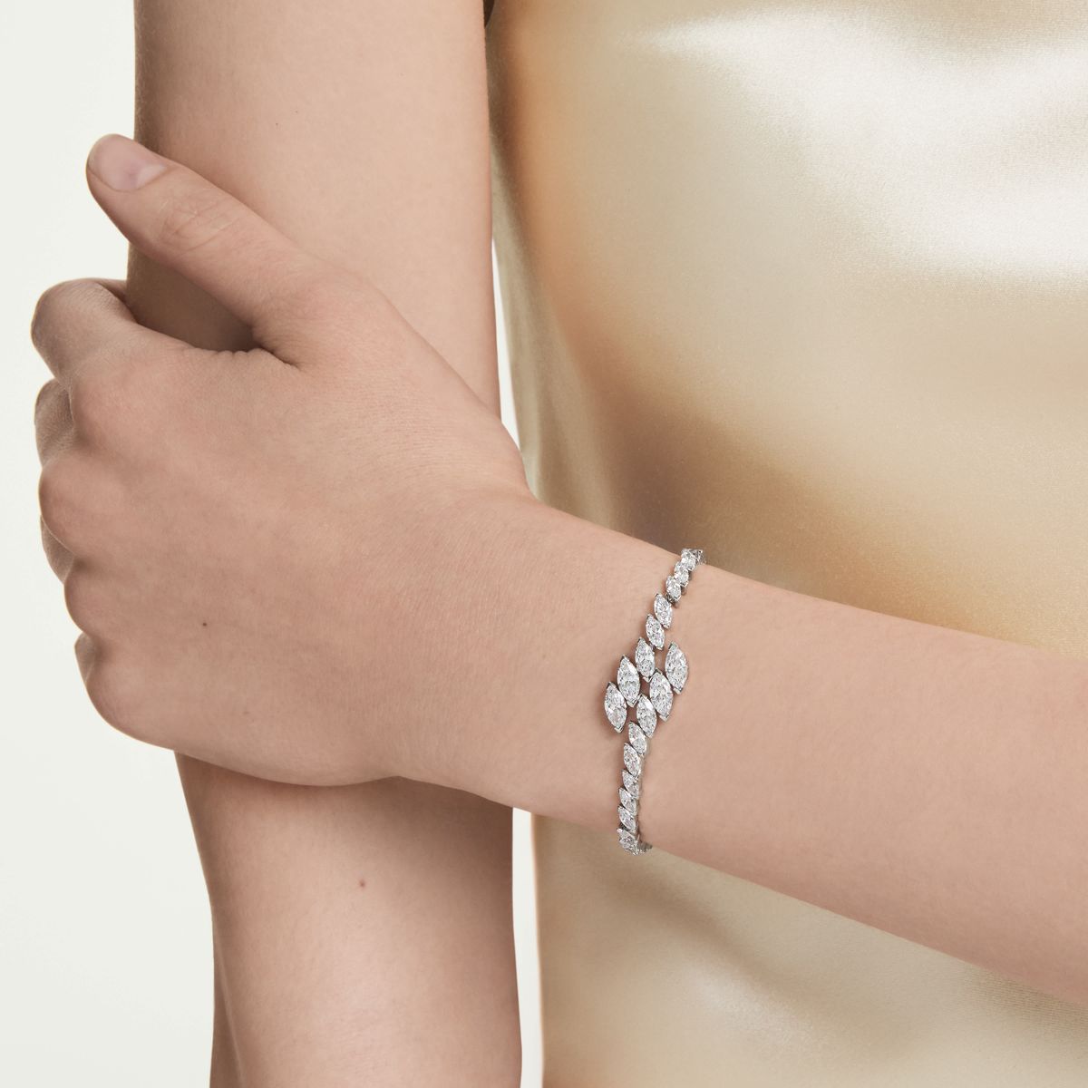 Mesmera Armband, Marquise Schliff, Weiß, Rhodiniert