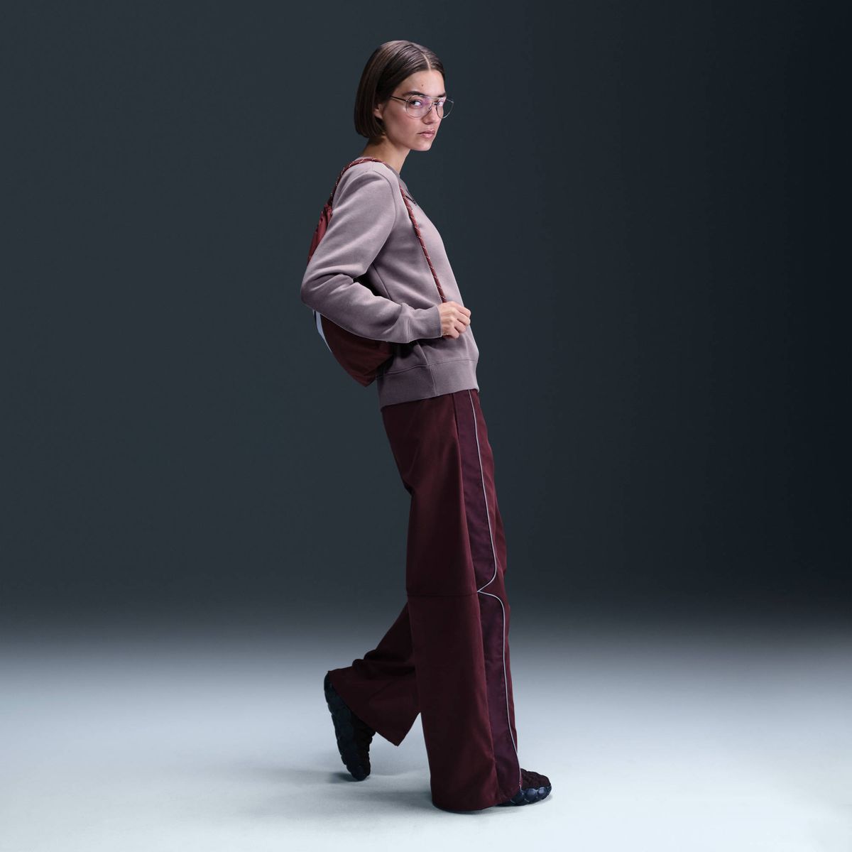Nike W Nsw Phnx Flc Std Logo Crew - lt violet ore/burgundy crush