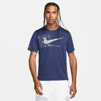 Nike M Nk Df Uv Miler Rundvn Ss Gfx - midnight navy/reflective silv