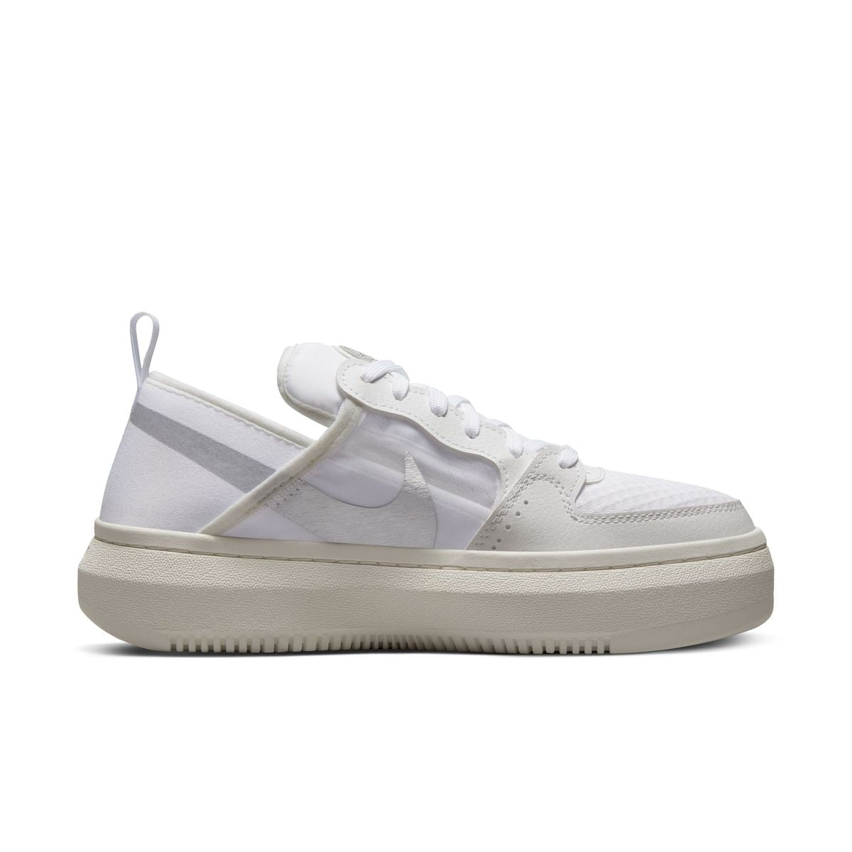 Da.-Freizeit-Schuh W NIKE COURT VISION A<br>BASKETBALL ATHENTIZITÔøΩT IN NEUAUFLAGE. Street Fashion trifft auf<br>Basketball-AuthentizitÔøΩt im sehr modernen und zu 100 % femininen Nike<br>Court Vision Alta. Das detaillierte Obermaterial verfÔøΩgt ÔøΩber