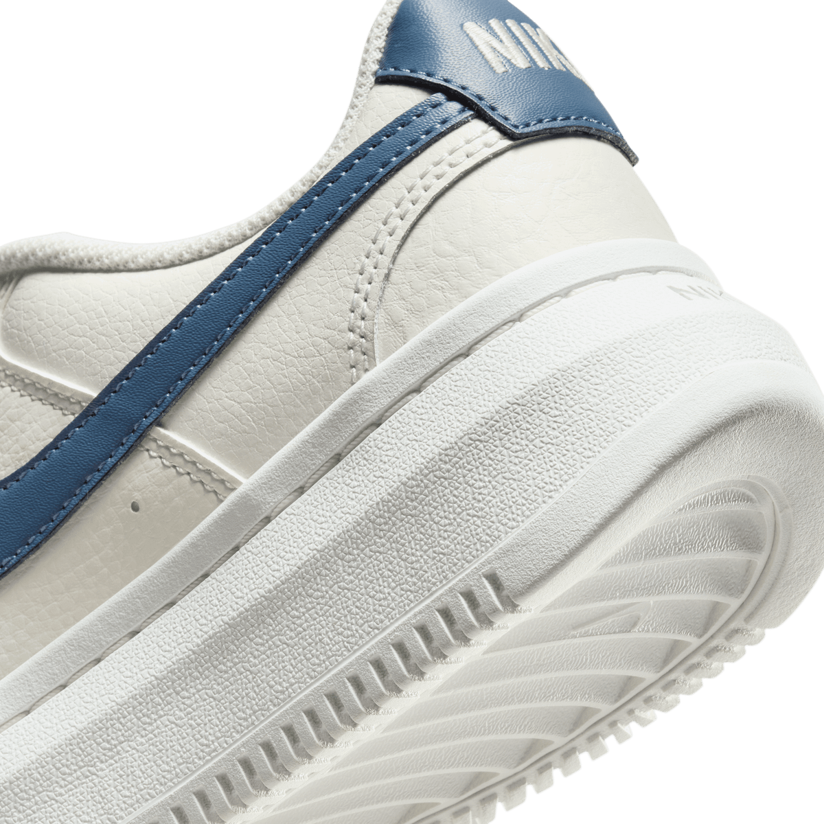 W NIKE COURT VISION ALTA LTR