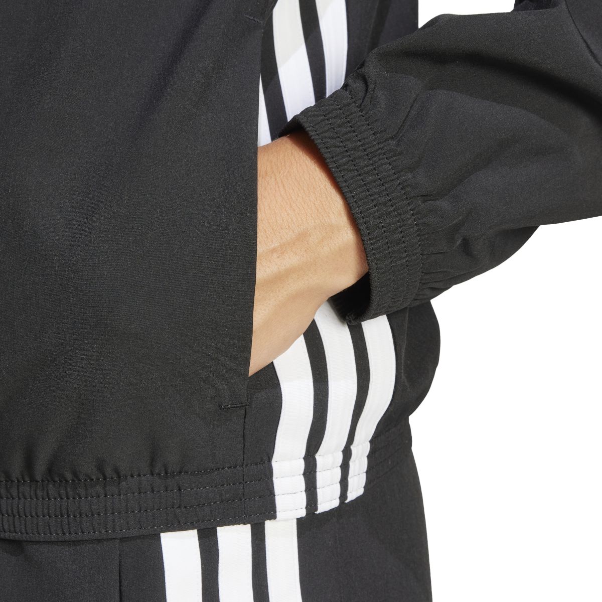 Train Essentials 3-Streifen Woven Warm-Up Jacke