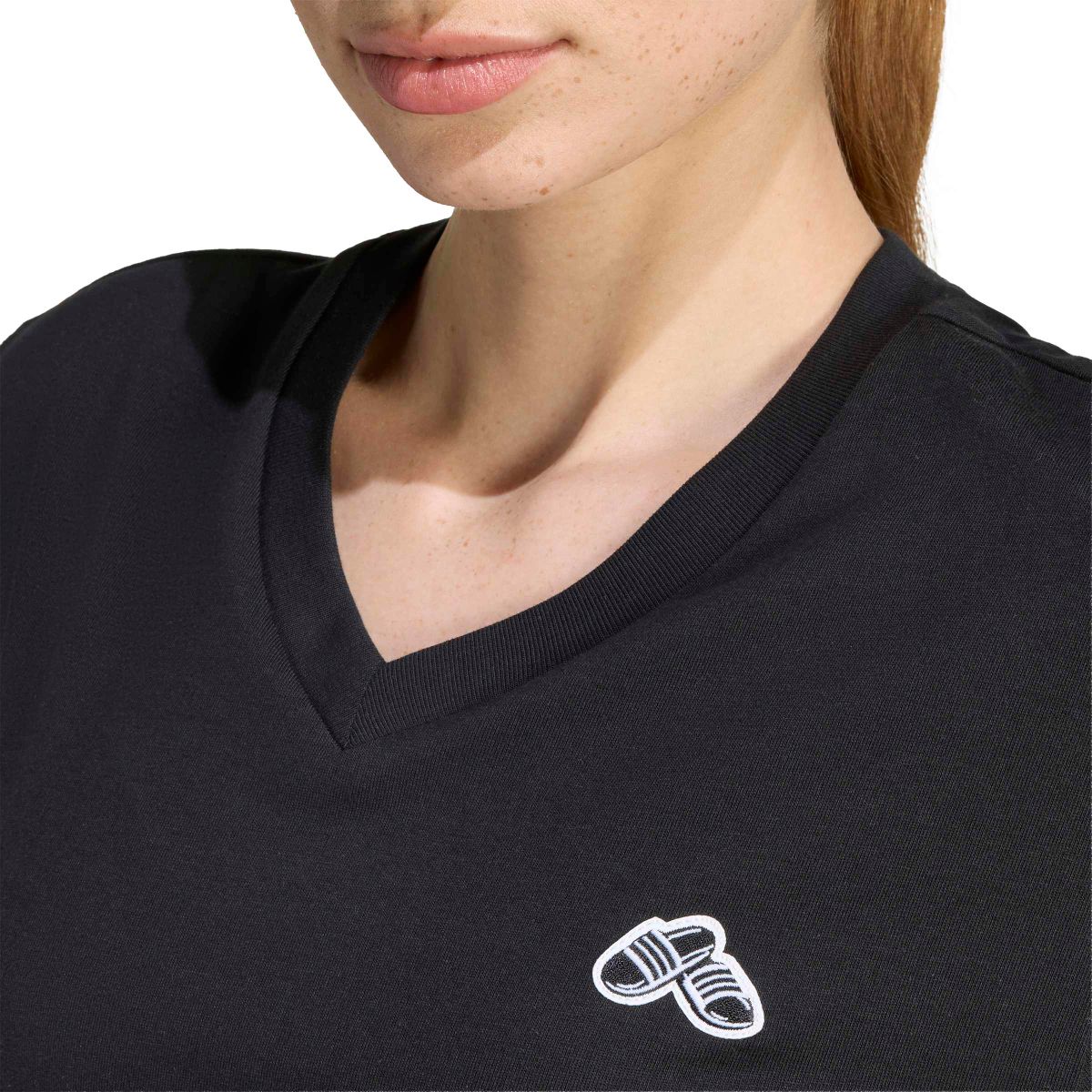 SUMMER SLIDE GRAPHIC T-SHIRT MIT V-AUSSCHNITT