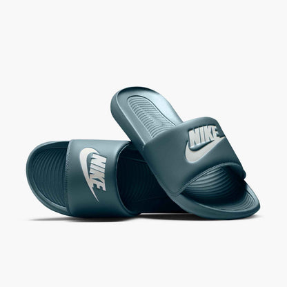 NIKE VICTORI ONE SLIDE