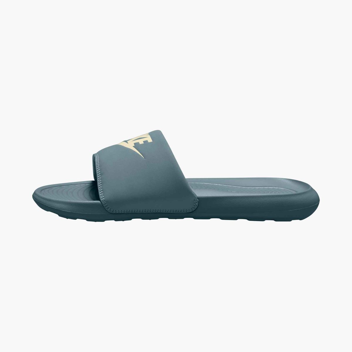 NIKE VICTORI ONE SLIDE
