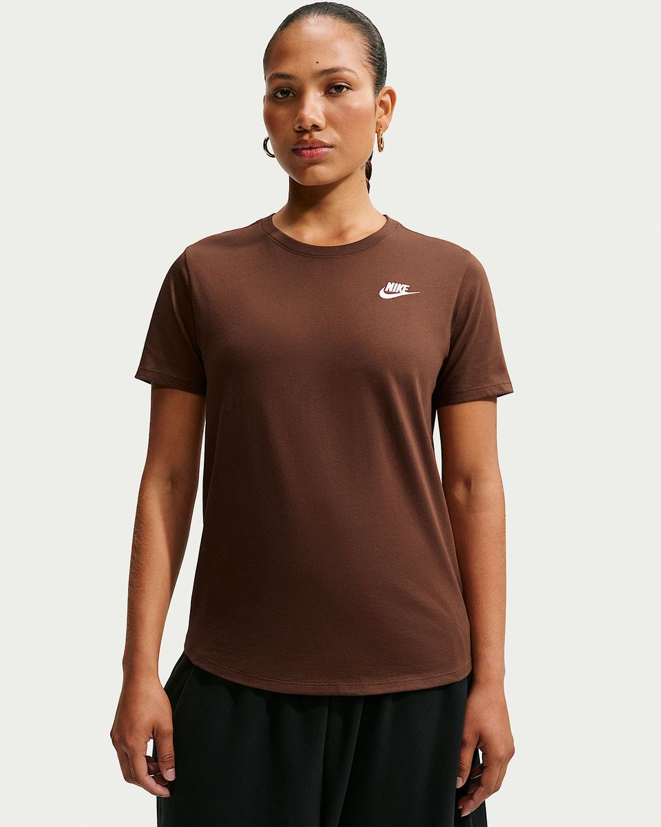 Nike Sportswear Club Essentials Damen-T-Shirt