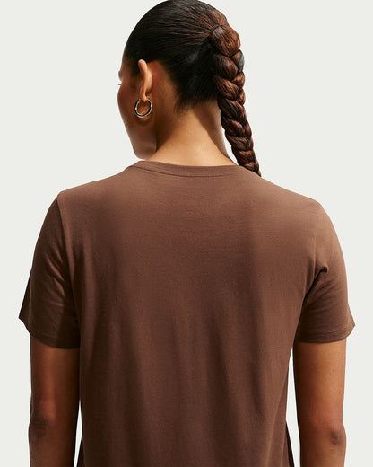 Nike Sportswear Club Essentials Damen-T-Shirt