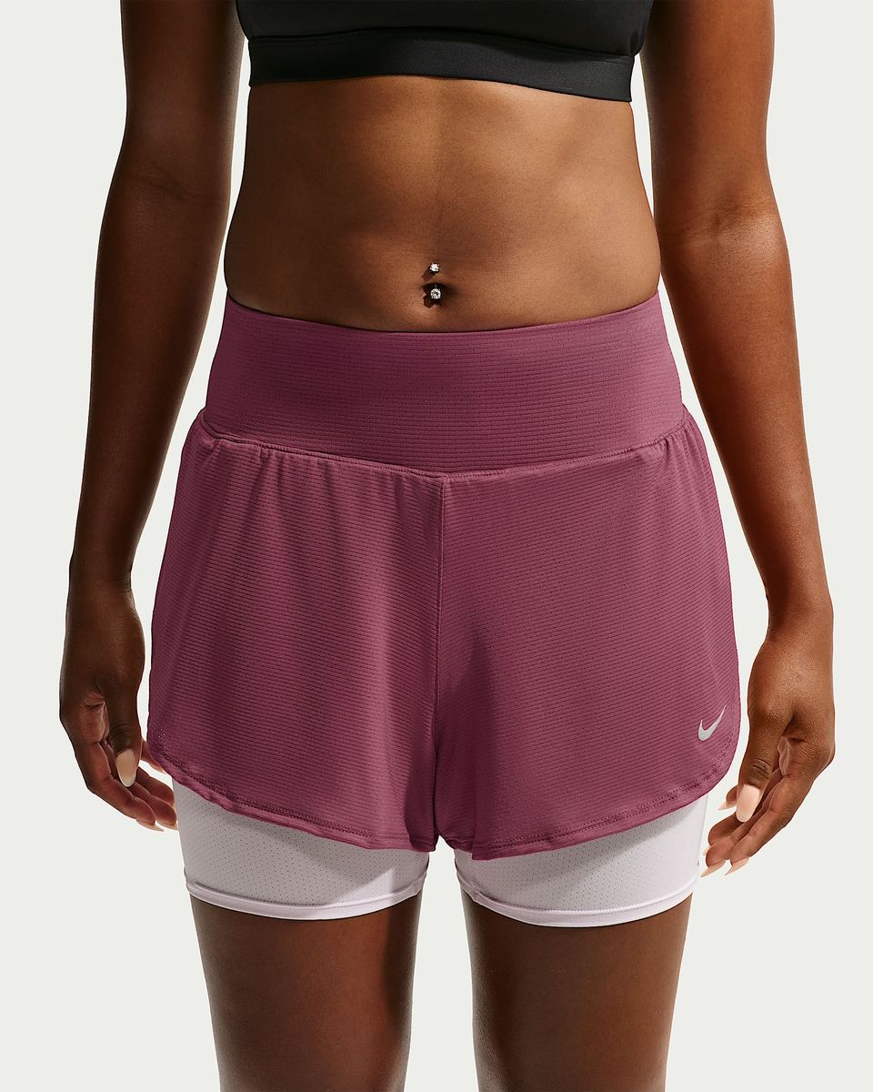 Nike Flow Dri-FIT 2-in-1-Laufshorts aus Mesh (Damen)