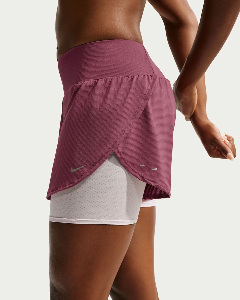 Nike Flow Dri-FIT 2-in-1-Laufshorts aus Mesh (Damen)