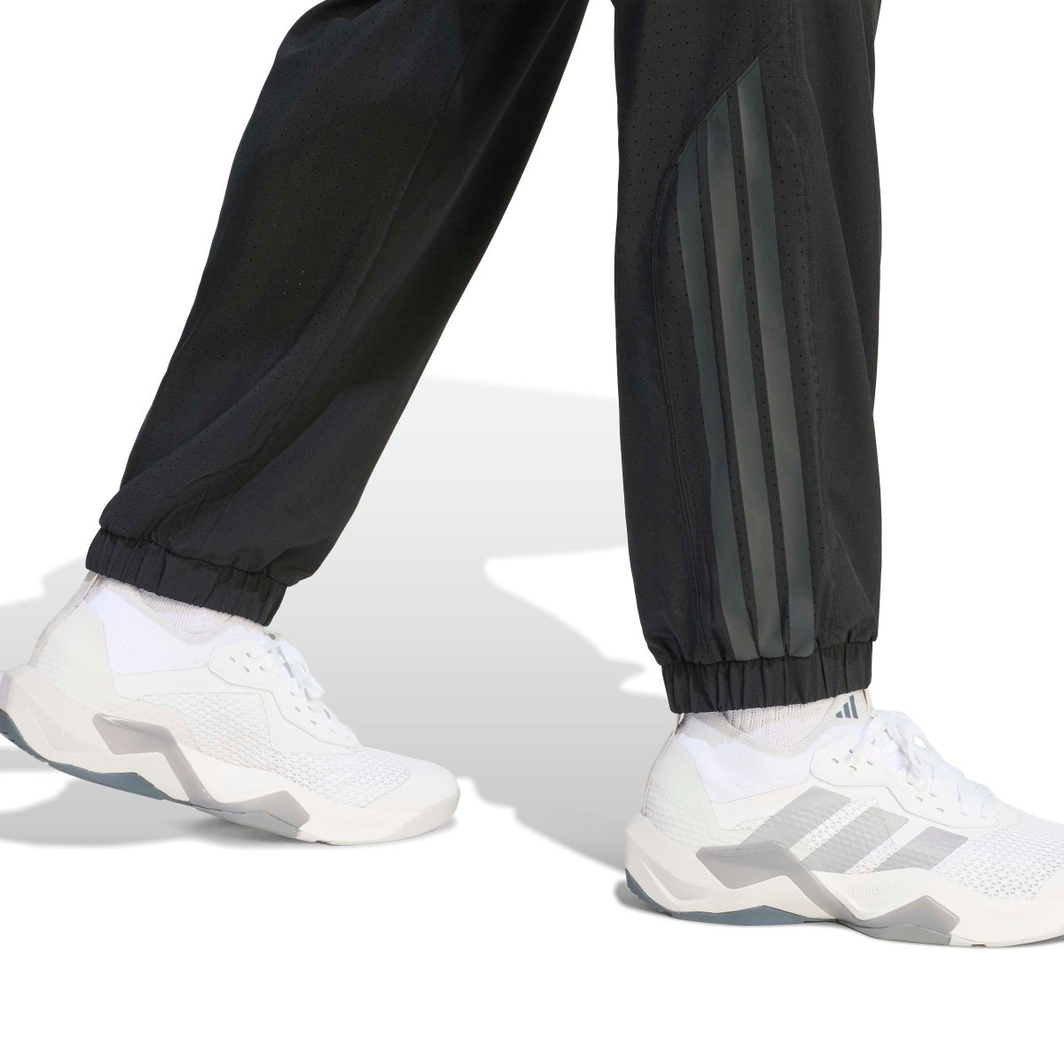 TECH ESSENTIALS WORKOUT TRAININGSHOSE