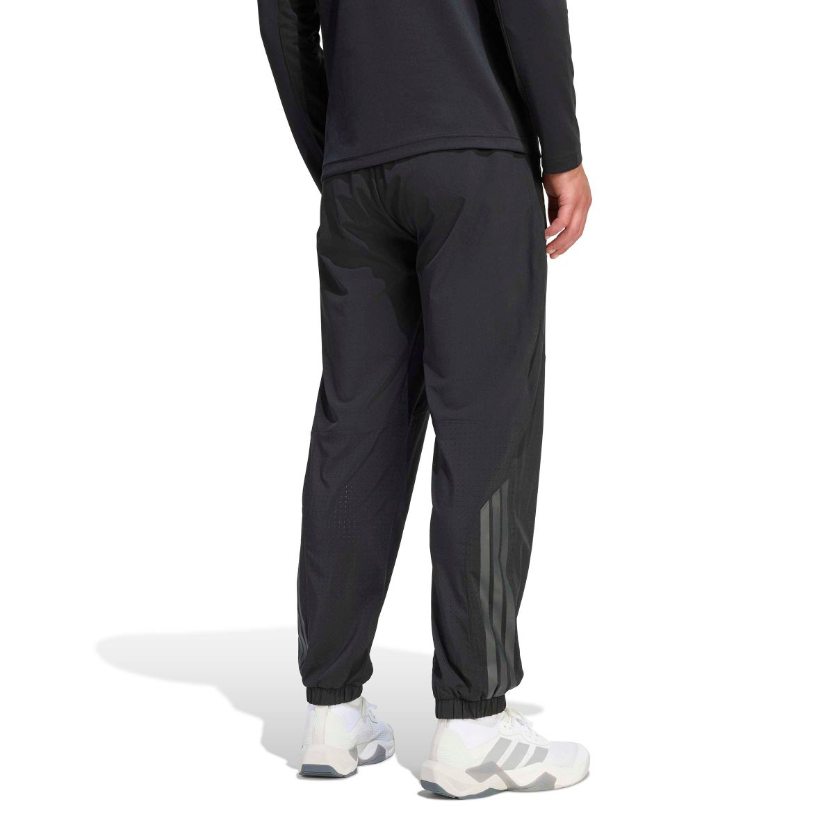 TECH ESSENTIALS WORKOUT TRAININGSHOSE