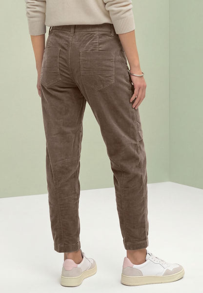 Barrel Leg Hose aus Cord im Casual Fit