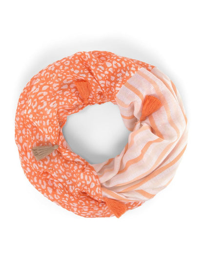 Gemusterter Schal mit Tasseln