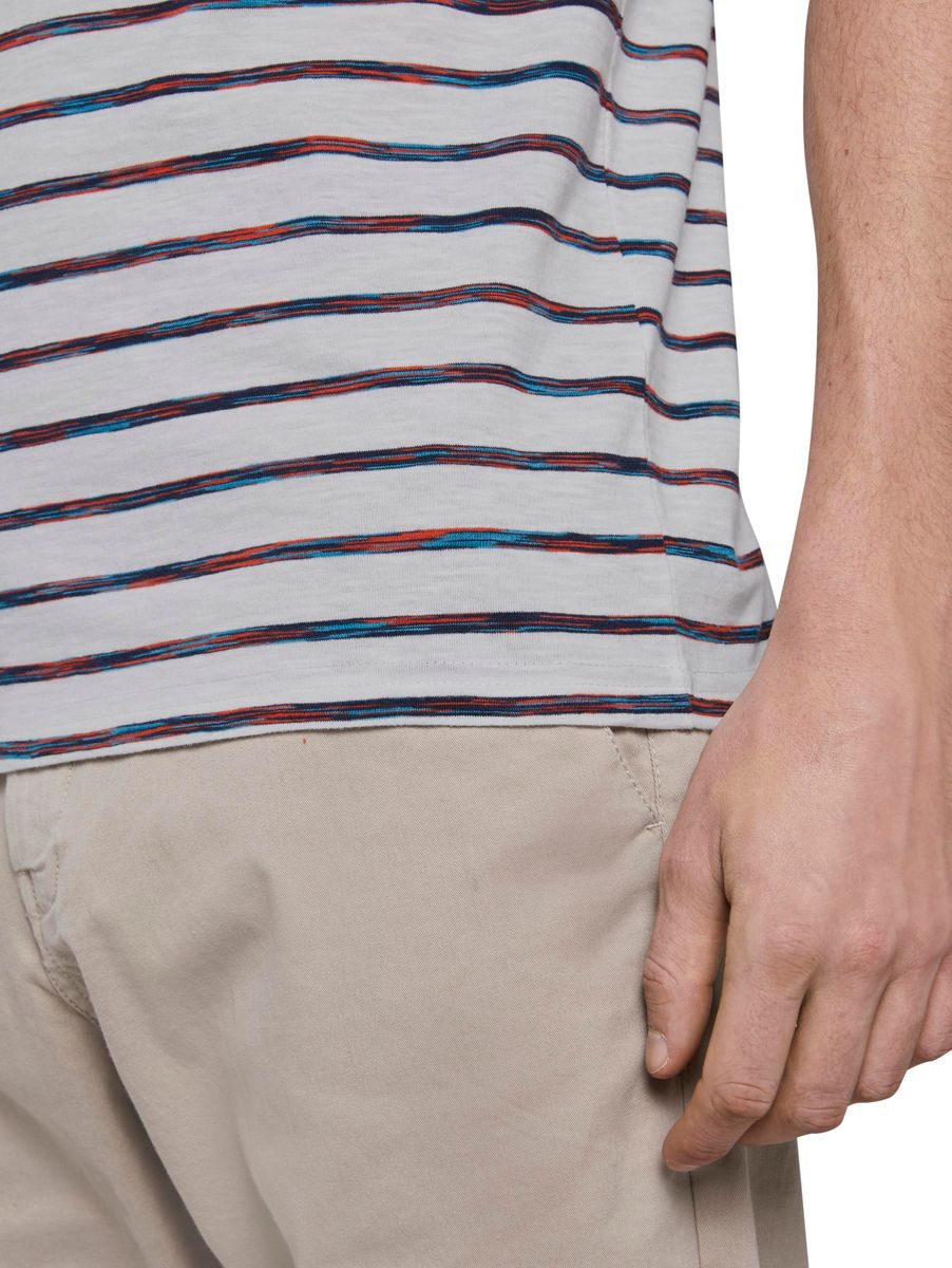 Gestreiftes T-Shirt mit Brusttasche